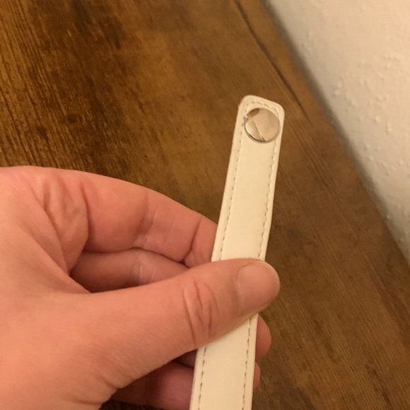 DISNEY WINNIE the POOH WHITE FAUX LEATHER PERFORATED CLUTCH WALLET - Picture 9 of 15